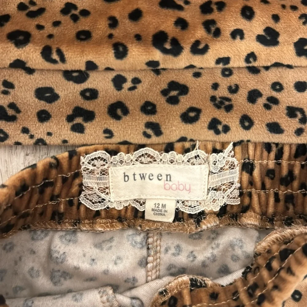 Btween Baby cheetah 12 month soft outfit